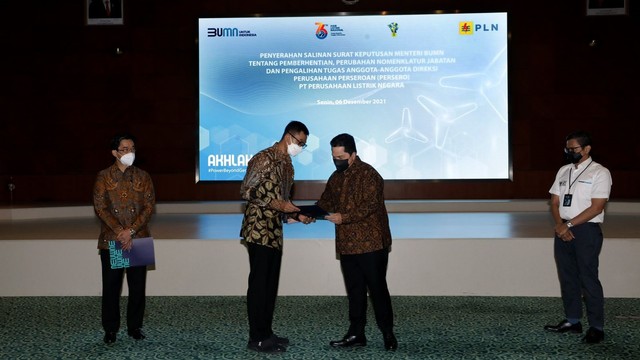Serah terima jabatan Dirut PLN Darmawan Prasodjo jadi Dirut PLN yang Baru. Foto: Dok. PLN