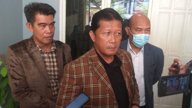 Kuasa hukum dosen UNSRI yang diduga lecehkan mahasiswi, H Darmawan. (foto: istimewa)