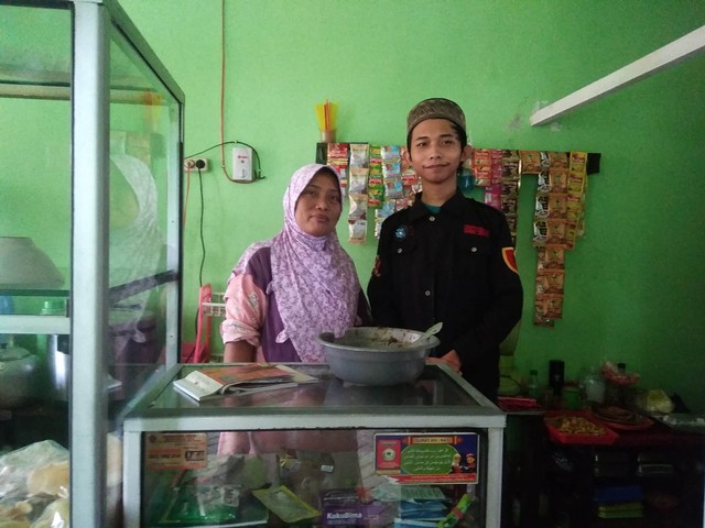 gambar usaha warung tegal (Sumber : foto Arif Rahmatulhakim)