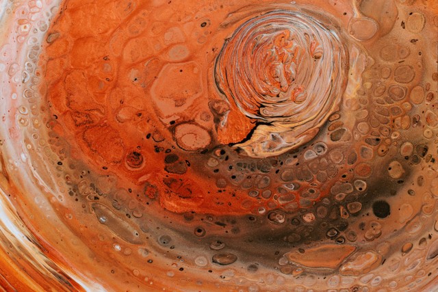 Ilustrasi campuran warna orange, sumber foto: (Pawel Czerwinski) by Unsplash.com