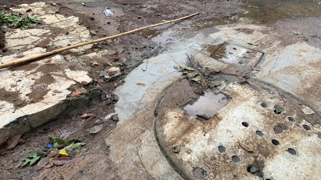 Kondisi sumur resapan di Kompleks Cipinang Indah, Jakarta Timur Selasa (7/12).  Foto: Haya Syahira/kumparan