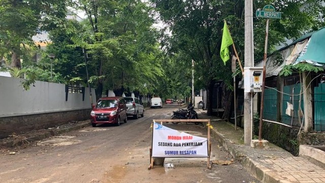 Kondisi sumur resapan di Kompleks Cipinang Indah, Jakarta Timur Selasa (7/12).  Foto: Haya Syahira/kumparan