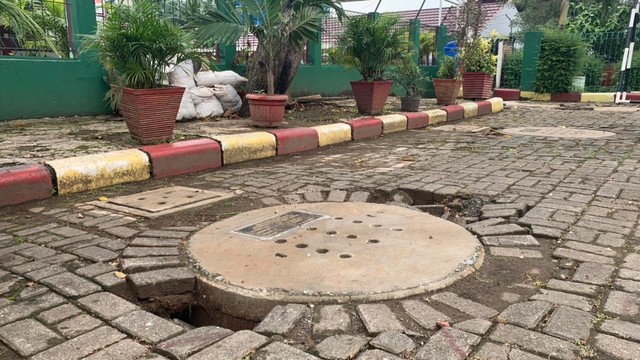 Sumur resapan di SDN Cipinang Melayu 05 Pagi, Jakarta Timur, Selasa (7/12). Foto: Haya Syahira/kumparan