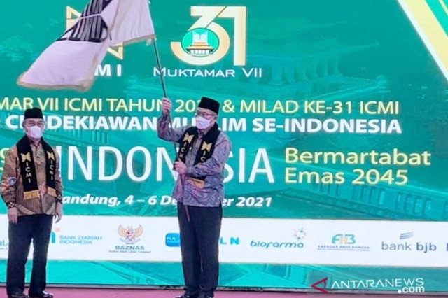 Ketua Umum ICMI terpilih, Prof Arif Satria dalam Muktamar ICMI yang berlangsung di Bandung, Jawa Barat. Foto: ANTARA