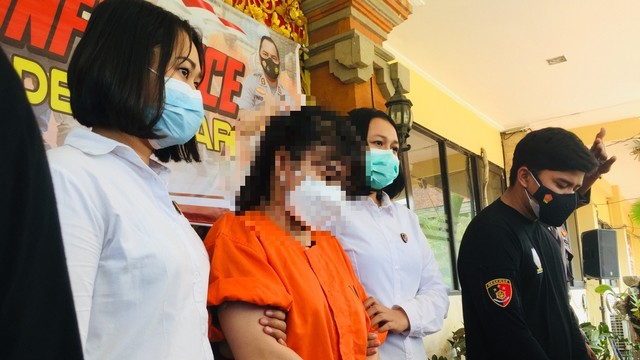 Selebgram RR saat berada di Polresta Denpasa - IST