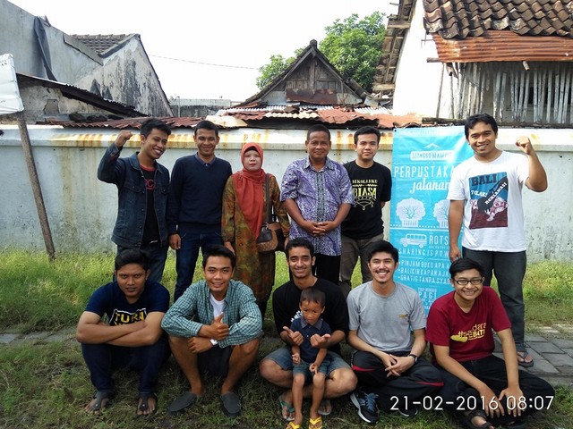 Fasilitator Belajar di Rumah baca Komunitas/foto koleksi pribadi