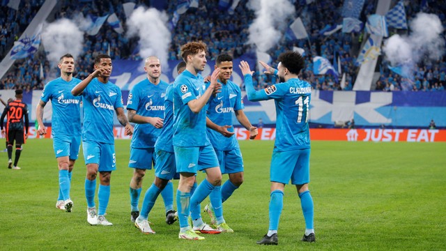 Selebrasi pemain Zenit St Petersburg saat melawan Chelsea di Gazprom Arena, Saint Petersburg, Rusia. Foto: Anton Vaganov/Reuters