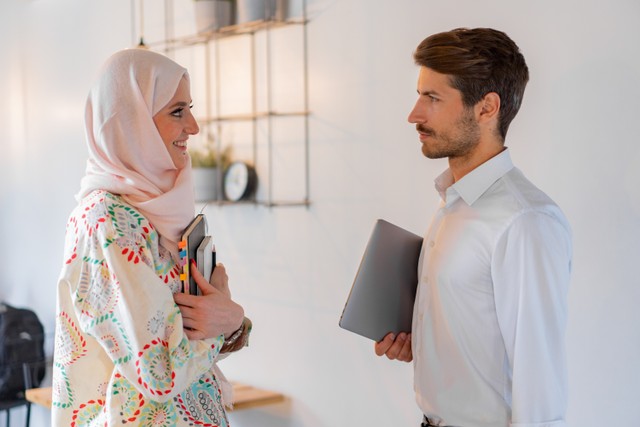 Ilustrasi tulisan Arab qobiktu dan maknanya dalam pernikahan, sumber foto: Foto oleh Mikhail Nilov dari Pexels