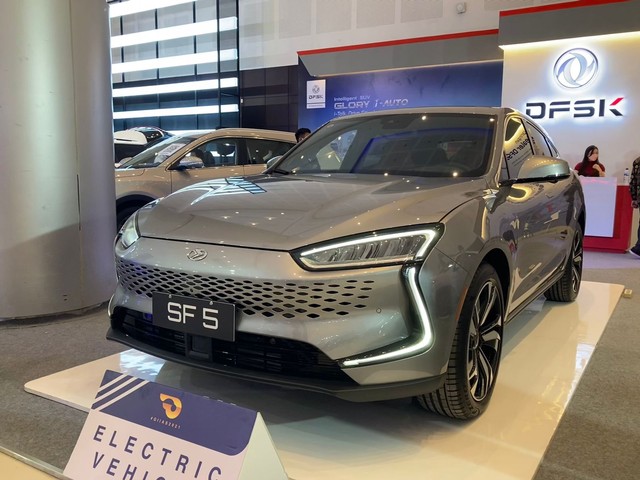 DFSK Indonesia kenalkan mobil PHEV Seres SF5. Foto: dok. Muhammad Haldin Fadhila/kumparan