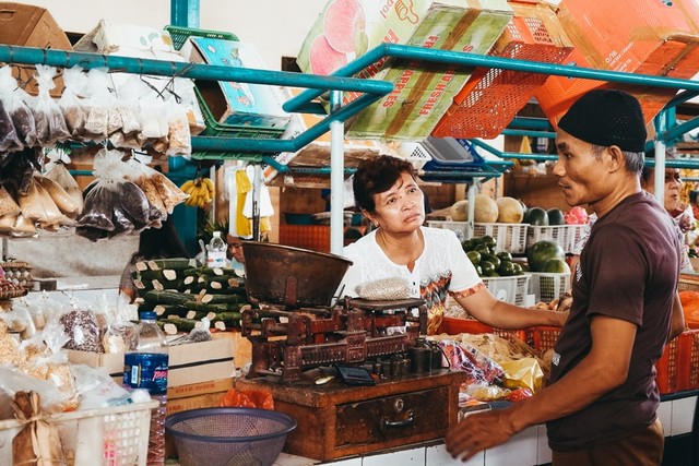 Bagaimana cara pemerintah dalam mengatasi masalah ekonomi? Foto: Unsplash