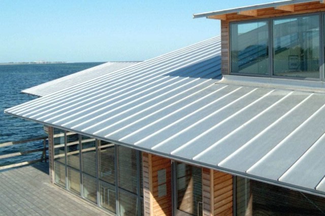 Ilustrasi Atap Spandek. Foto: Dekoruma.com