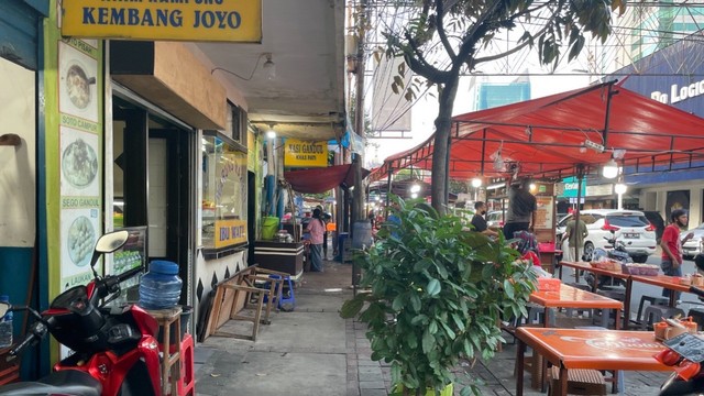 Pedagang Kaki Lima di Jl. H. Agus Salim DKI Jakarta. (sumber: penulis)