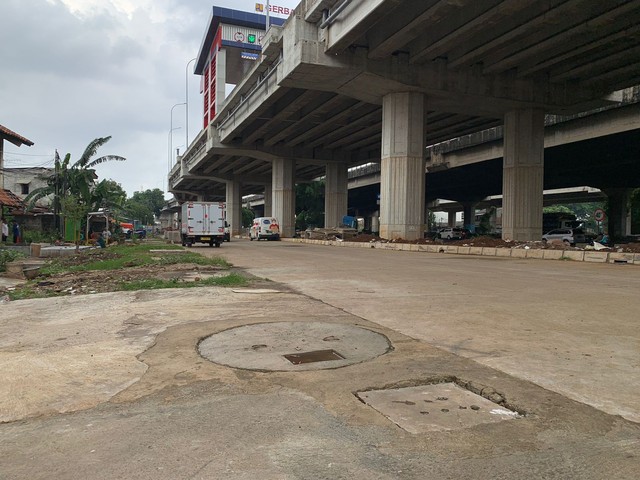 Sumur resapan di sepanjang Jalan D.I Panjaitan, Jatinegara, Jakarta Timur. Foto: Haya Syahira/kumparan