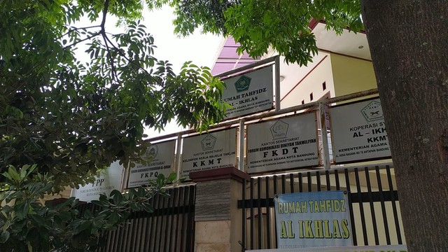 Pondok Tahfiz Al-Ikhlas di Jalan Sukanagara, Antapani Kidul, yang dikelola Herry Wirawan. Foto: Rachmadi Rasyad/kumparan