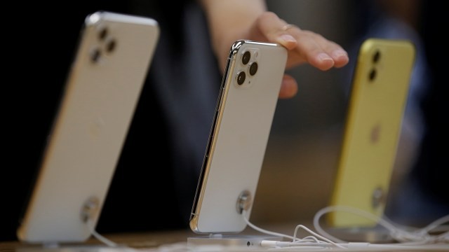 Trio iPhone 11 Pro Max, iPhone 11 Pro, dan iPhone 11. Foto: Jason Lee/Reuters