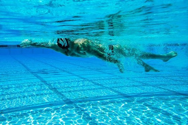 Renang Gaya Punggung. (sumber: pinterest/usms.org)