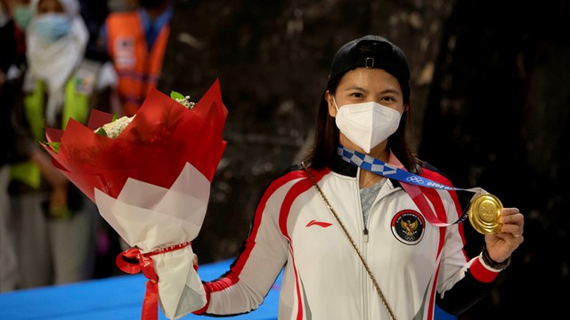 Pebulu tangkis ganda putri peraih medali emas Olimpiade Tokyo 2020, Greysia Polii, setibanya di Bandara Soekarno Hatta, Tangerang, Banten, Rabu (4/8/2021). Foto: Aditya Pradana Putra/ANTARA FOTO