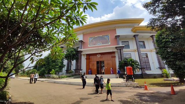Suasana di tempat wisata Kampung Betawi Setu Babakan, Jagakarsa, Jakarta Selatan, Sabtu (11/12/2021). Foto: Jamal Ramadhan/kumparan