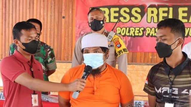 Pelaku pembakaran Al-Quran dan mukena di masjid di Pasangkayu ditangkap. Foto: Dok. Polres Pasangkayu