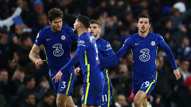 Pemain Chelsea Mason Mount berselebrasi bersama rekan setimnya usai mencetak gol ke gawang Leeds United di Stadion Stamford Bridge, London, Inggris, Sabtu (11/12). Foto: Action Images via Reuters/Matthew Childs