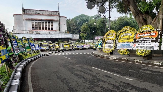 Karangan Bunga duka cita untuk Mang Oded. Foto: Dok. Humas Pemkot Bandung