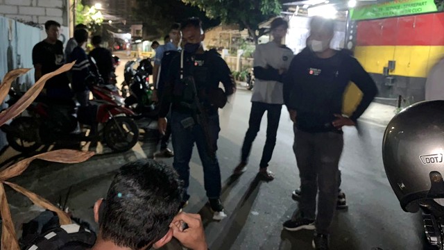 Tim Patroli Perintis Presisi Polres Metro Jakarta Barat berhasil mengamankan 3 pemuda diduga hendak akan melakukan tawuran. Foto: Dok. Istimewa