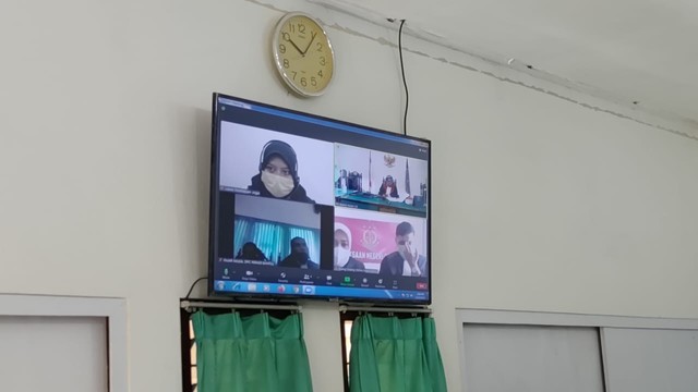 Suasana sidang kasus sate sianida Bantul dengan terdakwa Nani Aprilliani Nurjaman (25) di Pengadilan Negeri Bantul, Senin (13/12). Foto: Arfiansyah Panji Purnandaru/kumparan