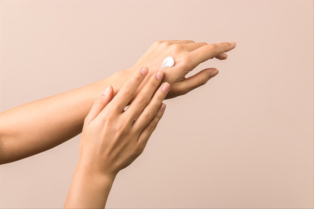 Ilustrasi Perbedaan Body lotion dan Body Butter. Sumber: Unsplash.