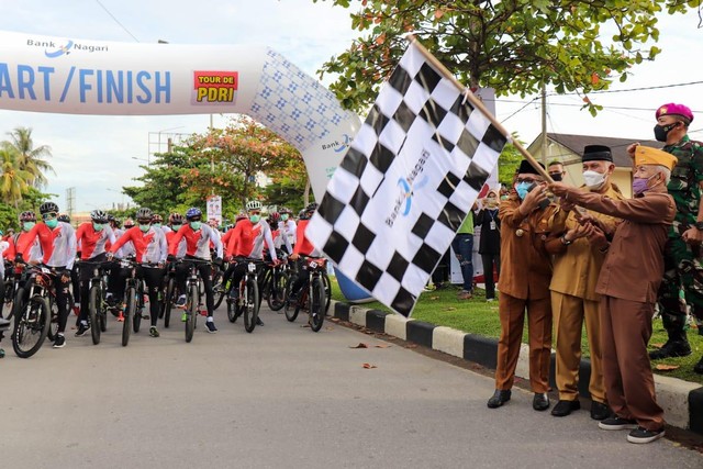 Pelepasan Tour de PDRI di Padang, Senin 13 Desember 2021. Foto: dok Humas