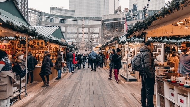 Contoh sikap jika ada penjual makanan haram di lingkungan rumah. Sumber: unsplash.com