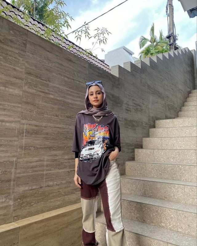 Ilustrasi OOTD Baju Kaos Oversize Hijab. Sumber: Pinterest.