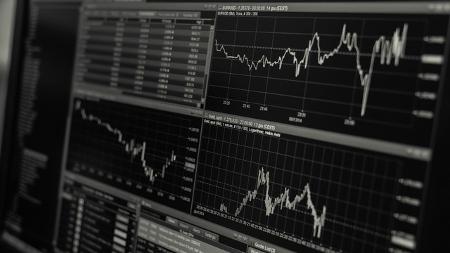 Cover by https://pixabay.com/photos/stock-trading-monitor-business-1863880/
