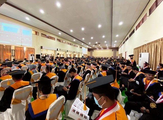 Suasana Wisuda Unkhair Ternate tahap ketiga tahun 2021. Foto: Zulkifli Ahmad Yusuf