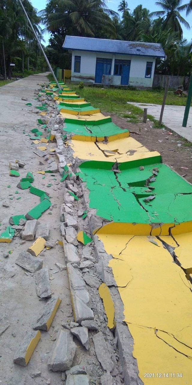 Rumah rusak akibat dampak gempa 7,5 M di NTT, terasa hingga ke Kabupaten Selayar Sulsel. Foto: Dok. Istimewa