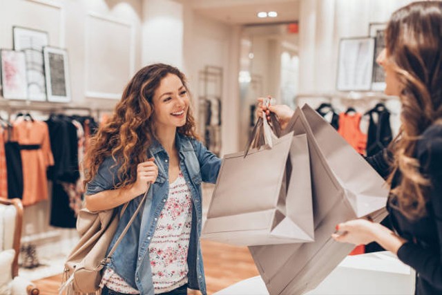 Konsumerisme: Pengertian, Penyebab, dan Perkembangan Budayanya. Foto: iStock