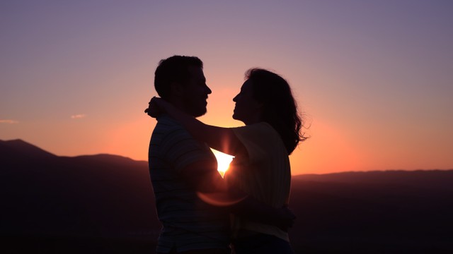 Ilustrasi berpacaran. Foto: Unsplash.com/ozgomz