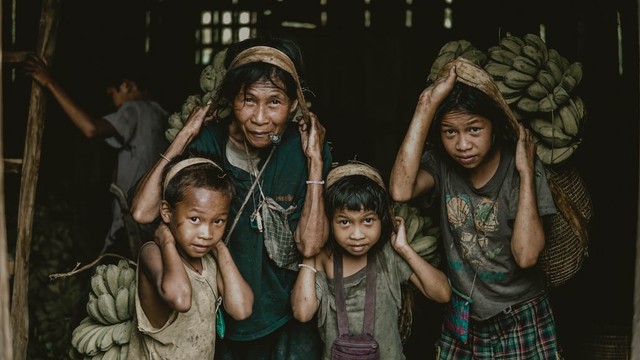 Faktor penghambat asimilasi, salah satunya adalah fanatisme. Foto: Unsplash
