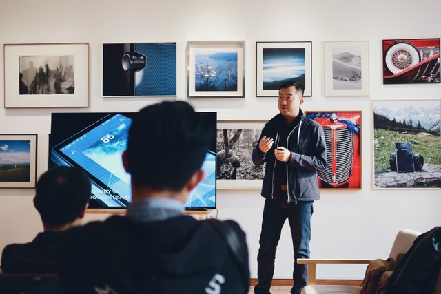 Ilustrasi contoh pidato tentang kenakalan remaja dalam acara formal, sumber foto dari Pexels