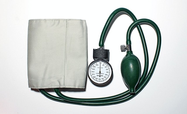 Jenis-jenis tensimeter, alat yang digunakan untuk mengukur tekanan darah. Foto: Unsplash