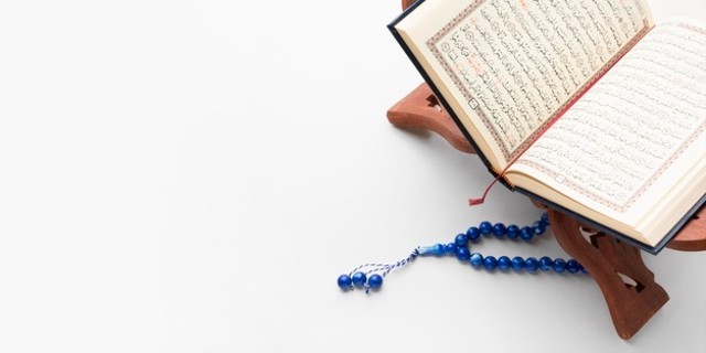 Ilustrasi ayat Alquran tentang kesempurnaan hanya miliki Allah. Foto: Freepik.