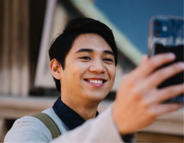 Rumus Lightroom Selfie Glowing, Foto: Pexels/George Pak 