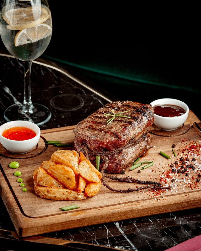 Ilustrasi Steak Ayam Crispy Saus Barbeque. Foto: Freepik