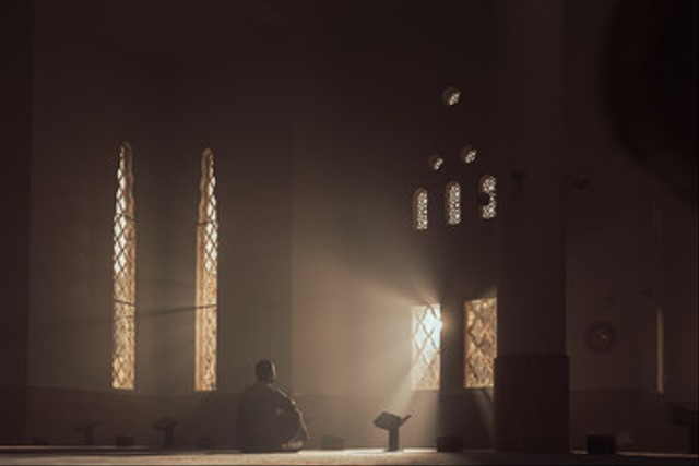 Illustrasi Amalan yang Pahalanya Terus Mengalir. Foto: Adobe Stock