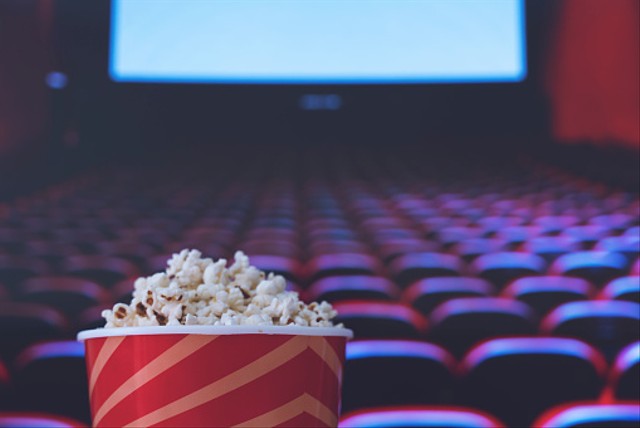Ilustrasi rekomendasi film 2022 dari dalam dan luar negeri. Sumber: Unsplash