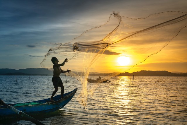 Ilustrasi nelayan sebagai salah satu contoh mata pencarian penduduk. Foto: Pexels.com