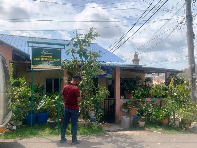 Penampakan rumah M, warga Kavling Natto Permata, terduga teroris yang ditangkap Densus 88. (Foto: Margaretha/batamnews)