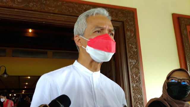 Gubernur Jawa Tengah Ganjar Pranowo saat di acara Nitilaku 2021 di UGM. Foto: Arfiansyah Panji Purnandaru/kumparan