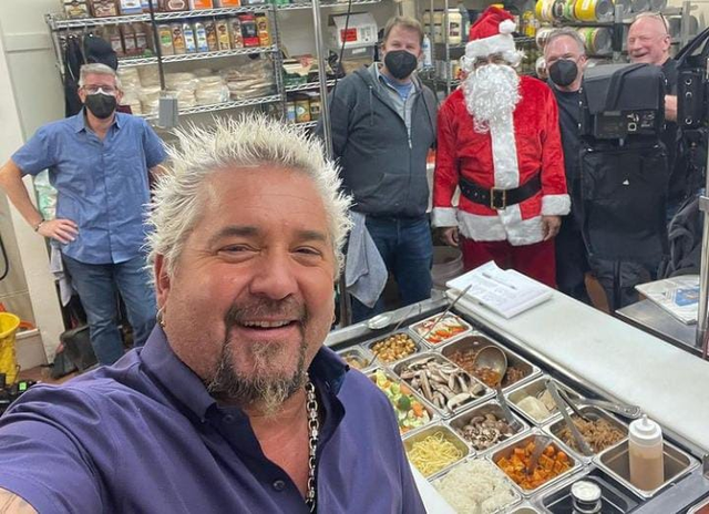Chef termahal di dunia, Guy Fieri (Foto: Instagram @guyfieri)