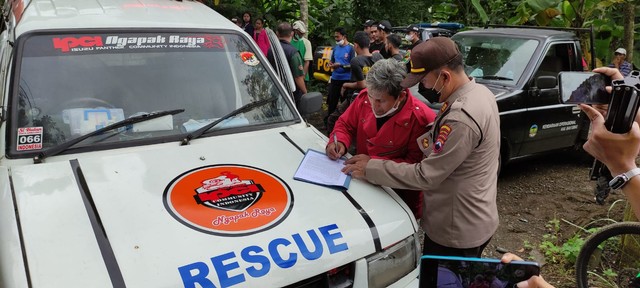 Jasad sejoli korban tabrakan di Nagreg yang ditemukan di Cilacap-Banyumas dipulangkan ke daerah asalnya. Foto: Polda Jateng