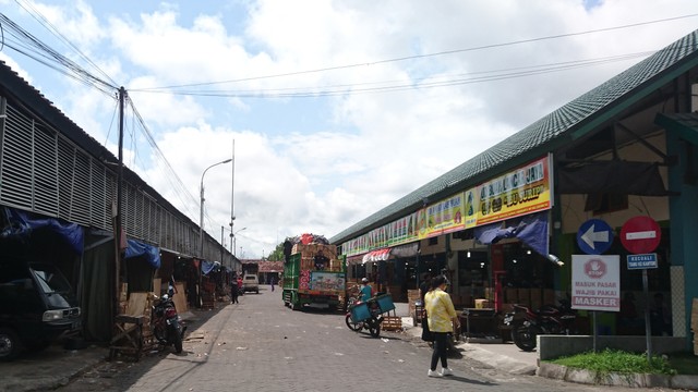 Sepinya Pasar Induk Buah Gamping, Sleman, DIY pada pekan lalu. Foto: Widi Erha Pradana